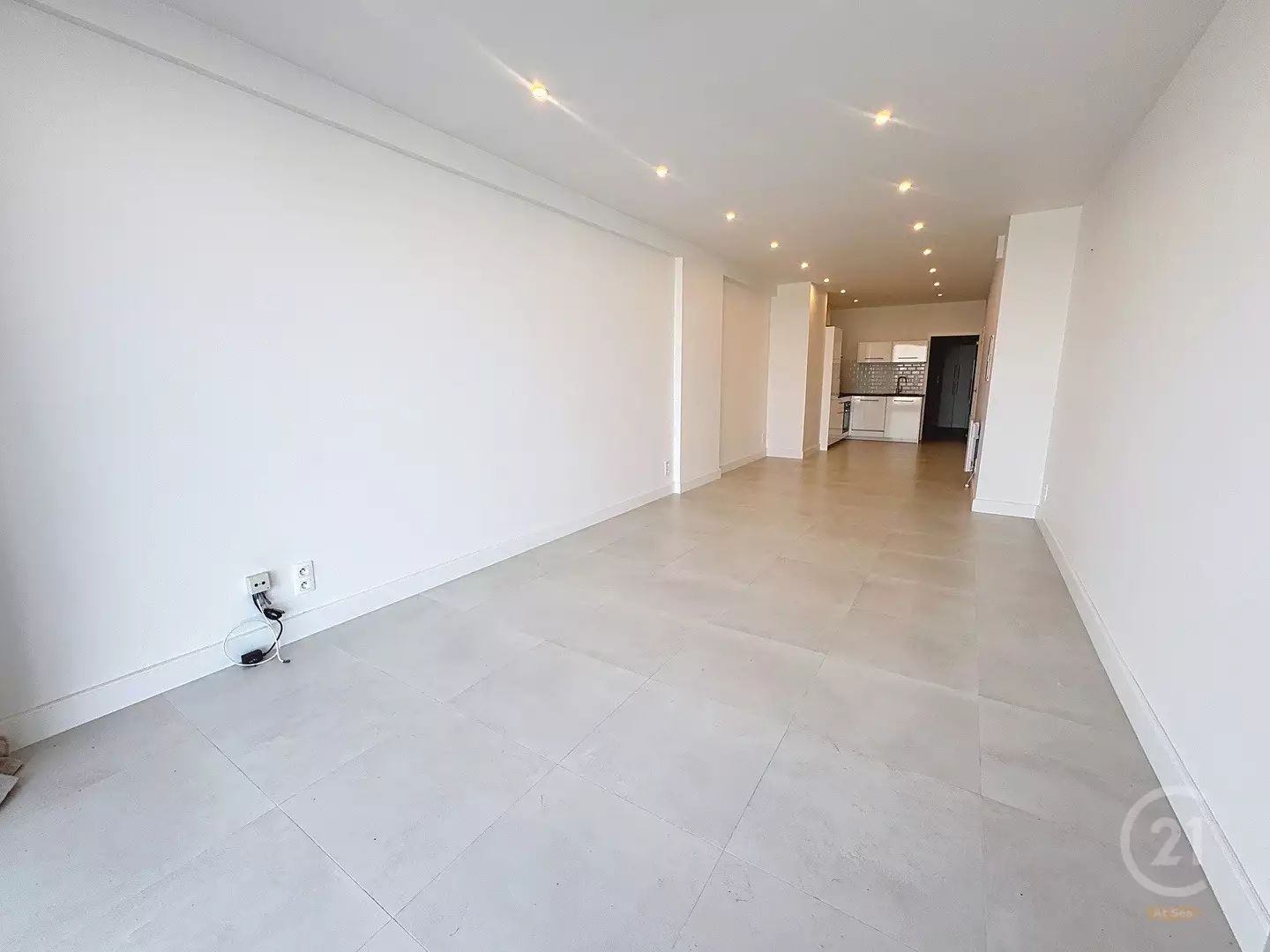 Volledig gerenoveerd gelijkvloers appartement aan de Zeedijk van Westende