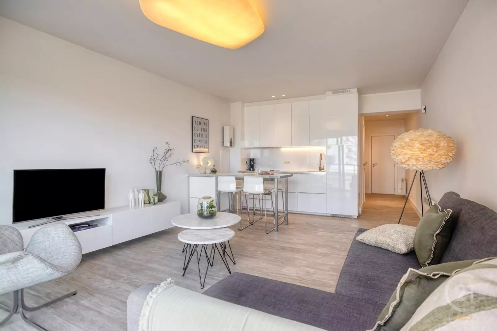 Instapklaar appartement met zijdelings zeezicht op toplocatie in Middelkerke