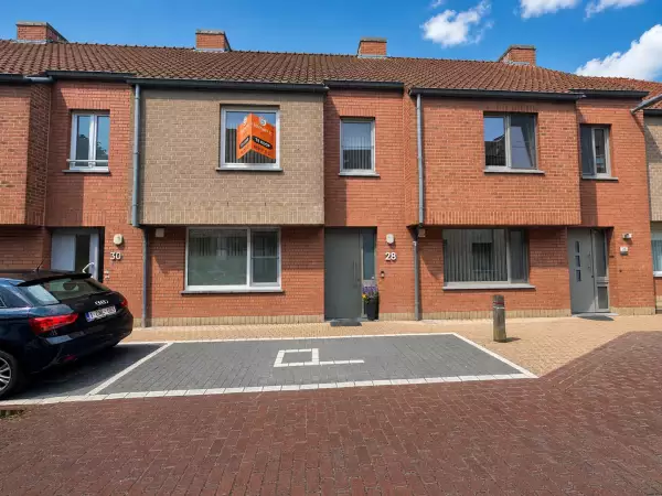 Instapklare gezinswoning met 4 slaapkamers, zonnepanelen met mogelijkheid van een overzolderde garage in Gistel