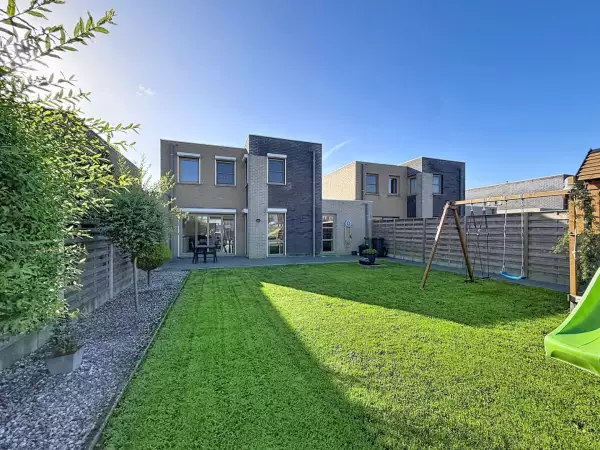 Maison prête à emménager, trois chambres et garage à Nieuport.